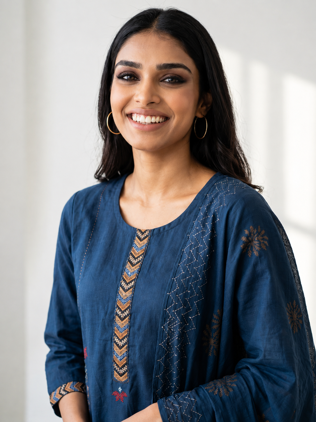 Women Ethnic Sets Woven Pure Cotton Kurta,Pant And Dupatta set - Image 3
