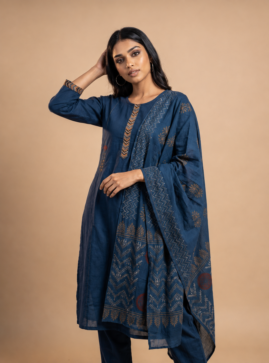 Women Ethnic Sets Woven Pure Cotton Kurta,Pant And Dupatta set - Image 4