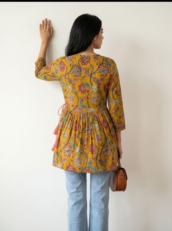 Women Floral Print Pure Cotton Short Kurti Top - Image 3